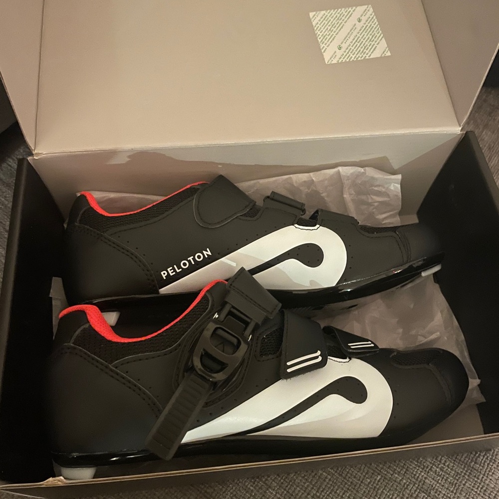 Brand New Peloton shoes size 39 without cleats